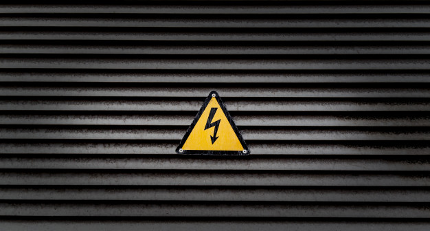 yellow-danger-sign-black-striped-wall_181624-5398 yellow-danger-sign-black-striped-wall_181624-5398